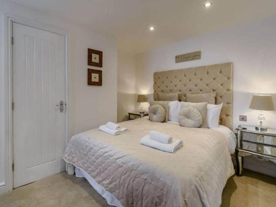 The Hideaway Luxury 5* 2 Bed Garden Apartment Σκάρμπορο Εξωτερικό φωτογραφία