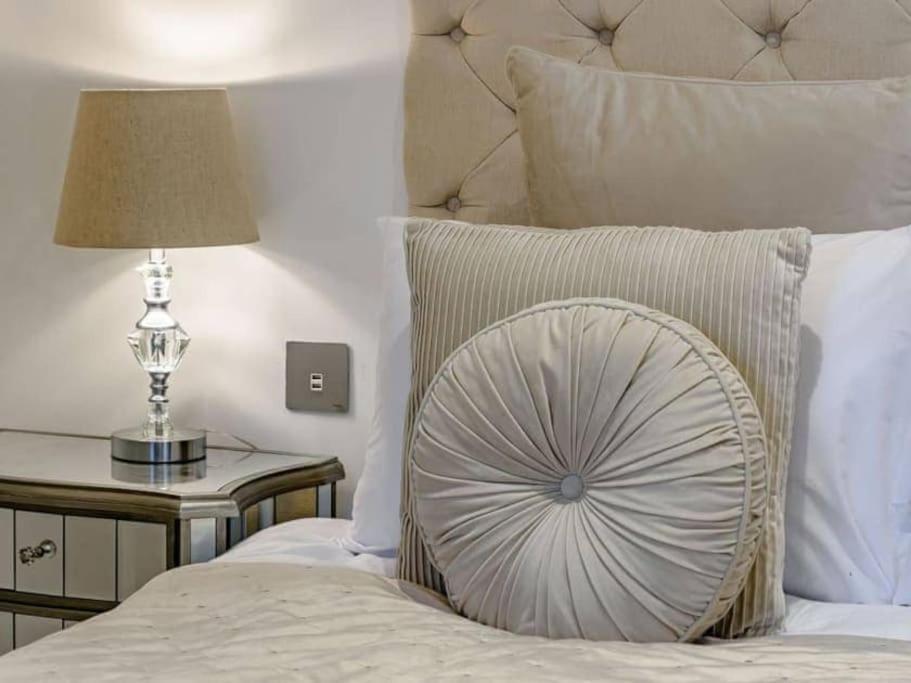 The Hideaway Luxury 5* 2 Bed Garden Apartment Σκάρμπορο Εξωτερικό φωτογραφία